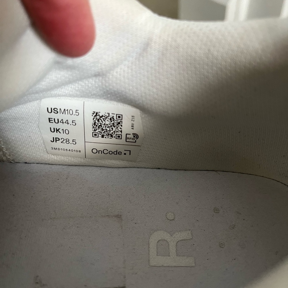 On Running  Men's Sneakers The Roger - Picture 7 of 9